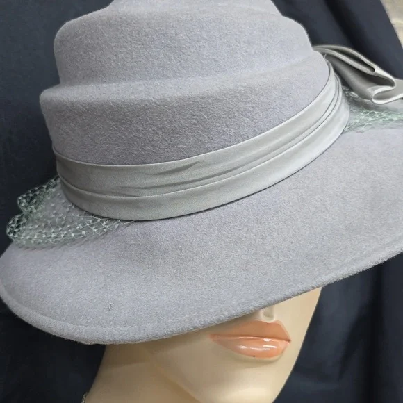 Elegant Gray Hat with Bow and Veil - Picture 3 of 4